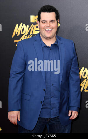 Josh Gad attending the 2017 MTV Movie and TV Awards held at The Shrine