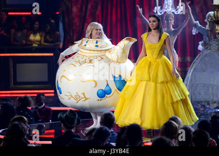 Rebel Wilson and Hailee Steinfeld perform onstage on stage during the 2017 MTV Movie and TV Awards held at The Shrine Auditorium in Los Angeles, USA. Stock Photo