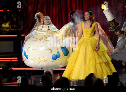 Rebel Wilson and Hailee Steinfeld perform on stage during the 2017 MTV Movie and TV Awards held at The Shrine Auditorium in Los Angeles, USA. Stock Photo