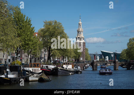 The Montelbaantoren (tower) and 'the 'bow' of the NEMO Science Centre, Amsterdam Stock Photo