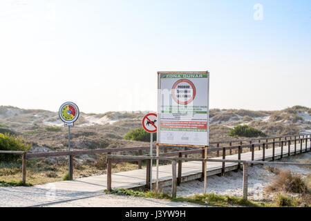 The reserve is located at the southernmost tip of the line of sand dunes separating the northern branch of the Ria de Aveiro from the Atlantic Ocean. It occupies an area of roughly 700 hectares and belongs to the parish of São Jacinto, roughly 50 km from the district capital, Aveiro. Stock Photo