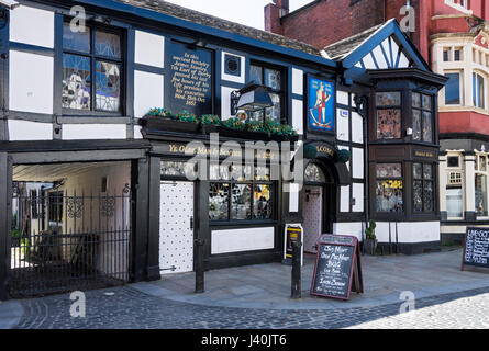 Ye Olde Man & Scythe pub, Bolton, Manchester, England, UK.  The oldest pub in Bolton and one of the ten oldest in the UK. Stock Photo
