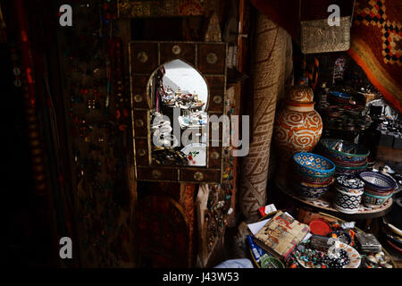 Marrakesh, Morocco. 21st Apr, 2017. View of a stand at a Souk bazar in Marrakesh, Morocco, 21 April 2017. Photo: Jens Kalaene/dpa-Zentralbild/ZB/dpa/Alamy Live News Stock Photo