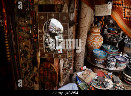 Marrakesh, Morocco. 21st Apr, 2017. View of a stand at a Souk bazar in Marrakesh, Morocco, 21 April 2017. Photo: Jens Kalaene/dpa-Zentralbild/ZB/dpa/Alamy Live News Stock Photo