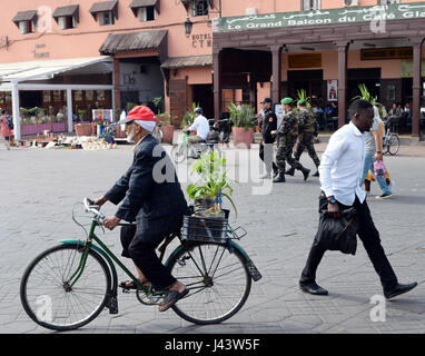 Marrakesh, Morocco. 21st Apr, 2017. A man transports flowers on a bike at the Jemaa el-Fnaa market in Marrakesh, Morocco, 21 April 2017. Photo: Jens Kalaene/dpa-Zentralbild/ZB/dpa/Alamy Live News Stock Photo