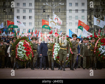 Vitebsk, Belarus. 9th May, 2017. The procession along the main street of the city. Participate in as the veterans of the great Patriotic war and young generation of Vitebsk. People give flowers to the elderly and lay wreaths at the monument 'Eternal Fire'. Credit: Alexey Vronsky/Alamy Live News Stock Photo