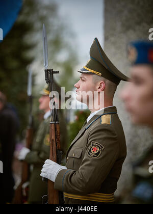 Vitebsk, Belarus. 9th May, 2017. The procession along the main street of the city. Participate in as the veterans of the great Patriotic war and young generation of Vitebsk. People give flowers to the elderly and lay wreaths at the monument 'Eternal Fire'. Credit: Alexey Vronsky/Alamy Live News Stock Photo