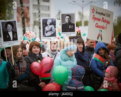 Vitebsk, Belarus. 9th May, 2017. The procession along the main street of the city. Participate in as the veterans of the great Patriotic war and young generation of Vitebsk. People give flowers to the elderly and lay wreaths at the monument 'Eternal Fire'. Credit: Alexey Vronsky/Alamy Live News Stock Photo