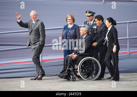 Lima, Peru. 9th May, 2017. Pedro Pablo Kuczynski (L), president of Peru, and his wife Nabcy Lange (C), received Lenin Moreno ( wheelchair), the elected president of Ecuador Credit: Fotoholica Press Agency/Alamy Live News Stock Photo