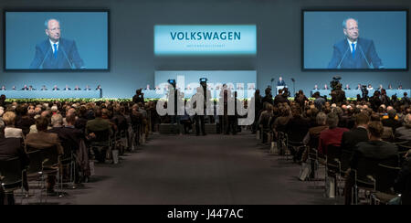 Hanover, Germany. 10th May, 2017. dpatop - The board of directors at the German car manufacturer Volkswagen's general meeting in Hanover, Germany, 10 May 2017. The company is meeting for the second time since the beginning of the emissions scandal. The affair is set to dominate the agenda once again. Photo: Peter Steffen/dpa/Alamy Live News Stock Photo