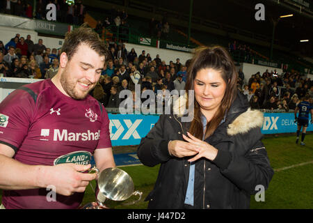 Leicester, UK. 9th May, 2017. Matt Cox proposes to girlfriend Beth immediately after his Melton Mowbray RFC team had won the Leicestershire RFU County Cup (Seniors) at Welford Road. Credit: Phil Hutchinson/Alamy Live News Stock Photo