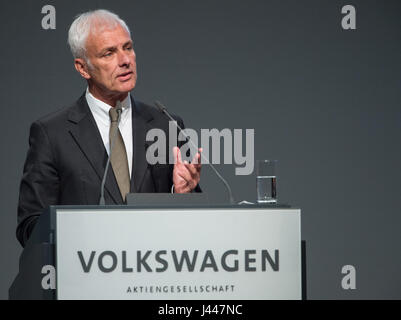 Hanover, Germany. 10th May, 2017. Matthias Mueller, the CEO of Volkswagen AG, at the German car manufacturer's general meeting in Hanover, Germany, 10 May 2017. The company is meeting for the second time since the beginning of the emissions scandal. The affair is set to dominate the agenda once again. Photo: Silas Stein/dpa/Alamy Live News Stock Photo