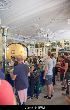 Portugal, Estredmadura, Lisbon, Belem, Pasteis de Belem cafe famous for its Pastel de Nata baked egg custard tarts. Stock Photo