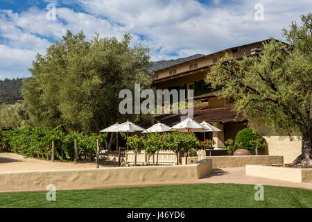 winery building, outdoor tasting patio, Robert Mondavi Winery, Oakville, Napa Valley, Napa County, California Stock Photo