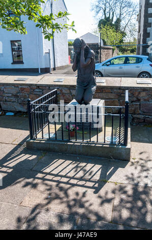 Memorial statue. The Claudy bombing occurred on 31 July 1972, when three car bombs exploded mid-morning on the Main Street of Claudy in County Londond Stock Photo