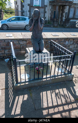 Memorial statue. The Claudy bombing occurred on 31 July 1972, when three car bombs exploded mid-morning on the Main Street of Claudy in County Londond Stock Photo