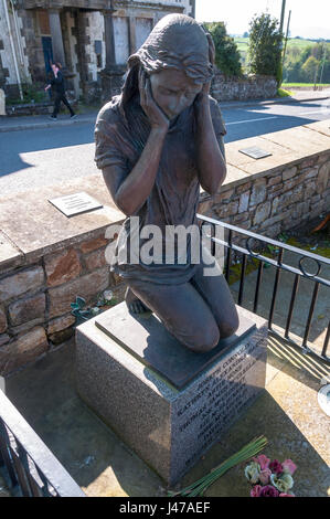 Memorial statue. The Claudy bombing occurred on 31 July 1972, when three car bombs exploded mid-morning on the Main Street of Claudy in County Londond Stock Photo