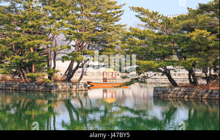 Gyeonghoeru Pavilion in Gyeongbokgung palace in seoul, South Korea Stock Photo