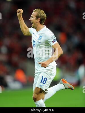 HARRY KANE OF ENGLAND CELEBRAT ENGLAND V SWITZERLAND WEMBLEY STADIUM LONDON ENGLAND 08 September 2015 Stock Photo