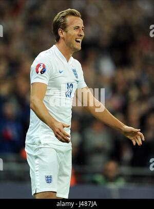 HARRY KANE OF ENGLAND CELEBRAT ENGLAND V SWITZERLAND WEMBLEY STADIUM LONDON ENGLAND 08 September 2015 Stock Photo