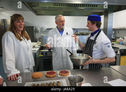 Labour leader Jeremy Corbyn and Angela Rayner, Labour's Shadow Education Secretary chat to Alexander Devaney during a visit to Leeds City College. Stock Photo