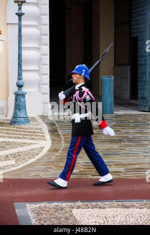 The Palace Guards (Compagnie Des Carabiniers Du Prince) were formed in 1817 to provide 24 hour security for the Prince's Palace of Monaco, Monte Carlo Stock Photo