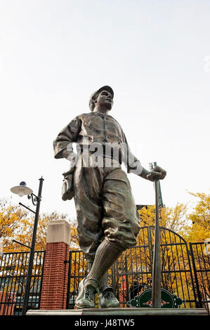 Babe ruth statue hi-res stock photography and images - Alamy