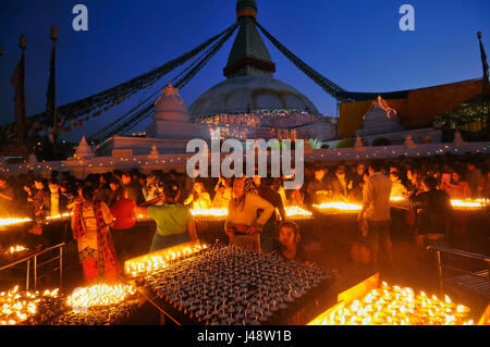 Chiloncho, Kirtipur, Kathmandu. 10th May, 2017. Nepalese devotee offering butter lamps at the premises of Boudhanath Stupa during celebration of the 2,561st Buddha Purnima festival, birth anniversary of Lord Gautam Buddha at Kathmandu on Wednesday, May 10, 2017. Credit: PACIFIC PRESS/Alamy Live News Stock Photo