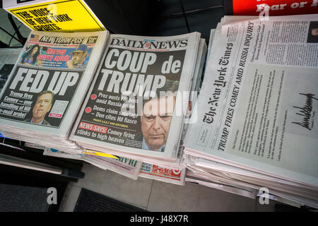 Headlines of New York newspapers on Wednesday, May 10, 2017 report previous day's firing of FBI Director James Comey by President Donald Trump. (© Richard B. Levine) Stock Photo