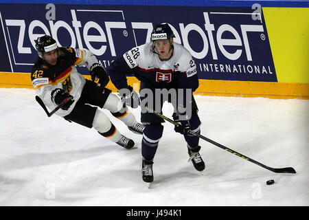 Cologne, Germany. 10th May, 2017. Germany's Yasin Ehliz (L) vies with Slovakia's Martin Gernat during the 2017 IIHF Ice Hockey World Championship Preliminary Round Group A Game in Cologne, western Germany, on May 10, 2017. Germany won 3-2. Credit: Ulrich Hufnagel/Xinhua/Alamy Live News Stock Photo