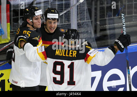 Cologne, Germany. 10th May, 2017. Germany's Yasin Ehlizr (C) celebrates with his teammates after scoring during the 2017 IIHF Ice Hockey World Championship Preliminary Round Group A Game between Slovakia and Germany in Cologne, western Germany, on May 10, 2017. Germany won 3-2. Credit: Ulrich Hufnagel/Xinhua/Alamy Live News Stock Photo