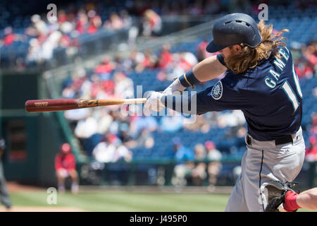 Philadelphia, Pennsylvania, USA. 10th May, 2017. Seattle Mariners right fielder Ben Gamel (16) in action during the MLB game between the Seattle Mariners and Philadelphia Phillies at Citizens Bank Park in Philadelphia, Pennsylvania. Credit: csm/Alamy Live News Stock Photo