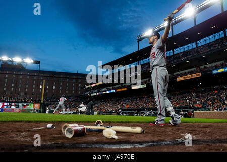 Baltimore, Maryland, USA. 09th May, 2017. Washington Nationals catcher Matt Wieters (32) on deck during MLB game between Washington Nationals and Baltimore Orioles at Oriole Park at Camden Yards in Baltimore, Maryland. Credit: csm/Alamy Live News Stock Photo