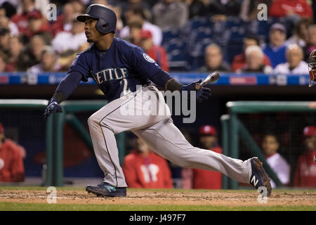 Philadelphia, Pennsylvania, USA. 9th May, 2017. Seattle Mariners shortstop Jean Segura (2) in action during the MLB game between the Seattle Mariners and Philadelphia Phillies at Citizens Bank Park in Philadelphia, Pennsylvania. Credit: csm/Alamy Live News Stock Photo
