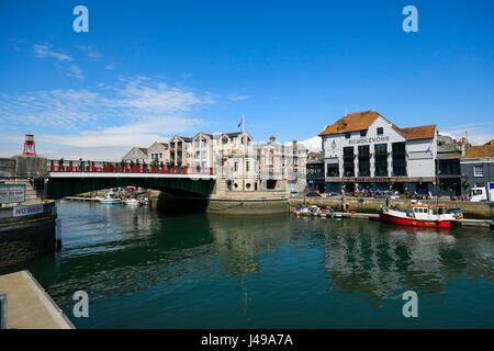 Weymouth, Dorset, UK. 11th May, 2017. UK Weather. The Town Bridge at the harbour under blue skies and warm sunshine at the seaside resort of Weymouth in Dorset. Photo Credit: Graham Hunt/Alamy Live News Stock Photo