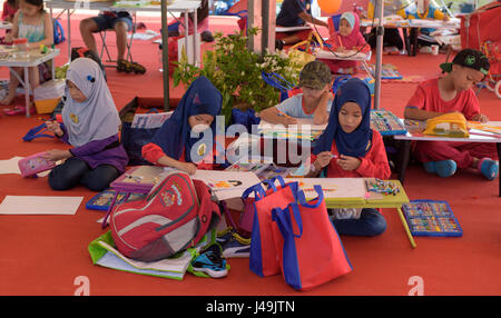 Girls drawing class, Malacca, Malaysia Stock Photo