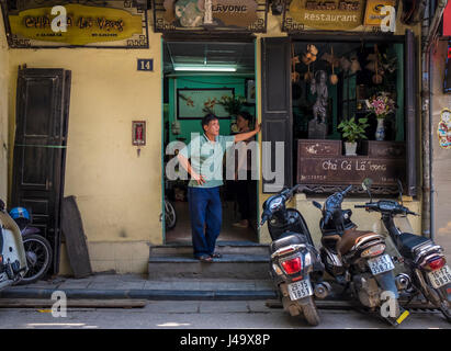 Vietnam Cha Ca La Vong roasted fish restaurant Old Quarter