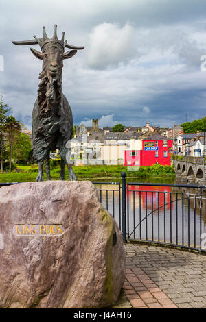 sculpture of King Puck, Killorglin, County Kerry, Ireland. King Puck, a wild goat, is a central figure of the KIllorglin tradition of Puck Fair. Stock Photo