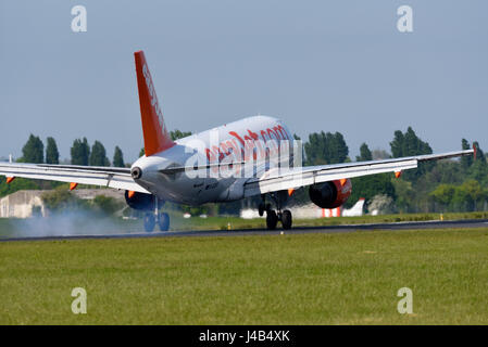 easyJet Airbus A319 jet plane G-EZBT landing at London Southend Airport, Essex, in blue sky Stock Photo