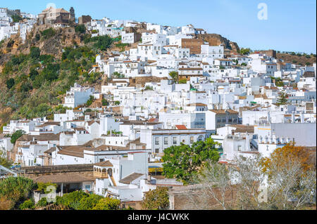 town Arcos de la Frontera at the river Guadalete, White Towns of Andalusia, Pueblos Blancos, province of Cádiz, Spain Stock Photo