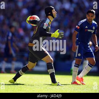 ARSENAL GOALKEEPER PETR CECH ARSENAL V CHELSEA WEMBLEY STADIUM LONDON ENGLAND 02 August 2015 Stock Photo