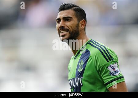 GRAZIANO PELLE SOUTHAMPTON FC SOUTHAMPTON FC ST JAMES PARK NEWCASTLE ENGLAND 09 August 2015 Stock Photo