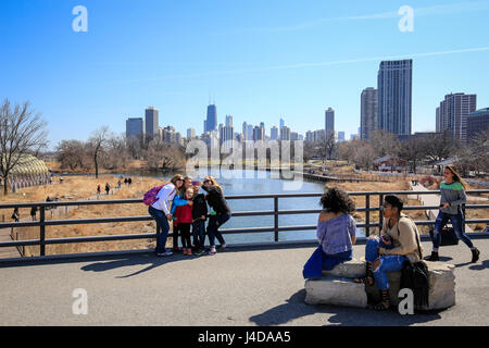 Street scene at Lincoln Park Zoo in front of Skyline Chicago, Chicago, Illinois, USA, North America, Stra§enszene am Lincoln Park Zoo vor Skyline Chic Stock Photo