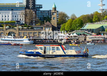 Finish parade for the harbour birthday by the supervision ship harbour master in Hamburg, Germany, Europe, Einlaufparade zum Hafengeburtstag mit dem A Stock Photo