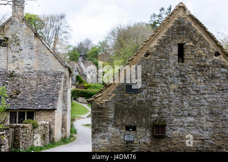 National Trust, Arlington Row, Cotswold stone cottages, Bibury, Gloucestershire, England, UK Stock Photo