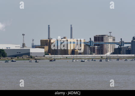 Thames Grain Elevators Grain Terminal in Tilbury Docks, on the River Thames in Essex, with storage silos Stock Photo