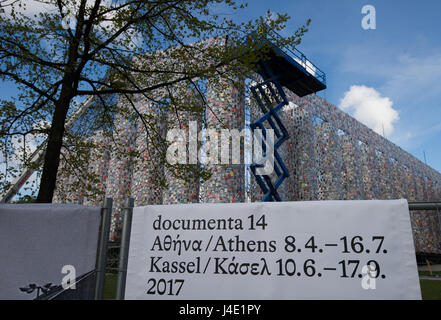 Kassel, Germany. 09th May, 2017. Workers attach books covered in plastic on the steel frame of the documenta artwork 'The Parthenon of Books' in Kassel, Germany, 09 May 2017. The replica of the Parthenon Temple by Argentinian artist Marta Minujin is one of the largest projects at the documenta contemporary art exhibition. Photo: Swen Pförtner/dpa/Alamy Live News