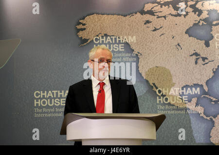 Chatham House, London, UK. 12th May, 2017. Jeremy Corbyn, leader of the Labour Party, gives a speech on his party’s foreign and defence policy at the Chatham House think-tank, during the 2017 UK general election campaign. Credit: Dominic Dudley/Alamy Live News Stock Photo