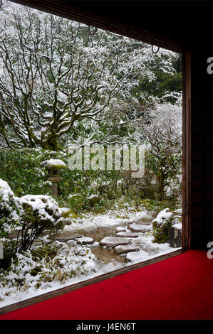 Koto-in Temple garden in snow, Kyoto, Japan, Asia Stock Photo