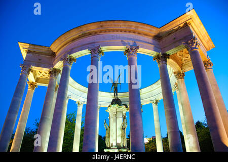 Welsh National War Memorial Statue, Alexandra Gardens, Cathays Park, Cardiff, Wales, United Kingdom, Europe Stock Photo